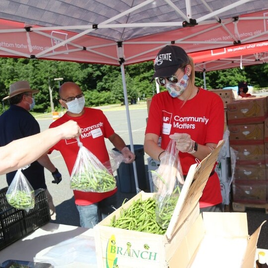 GAF employees volunteering at food pantry 