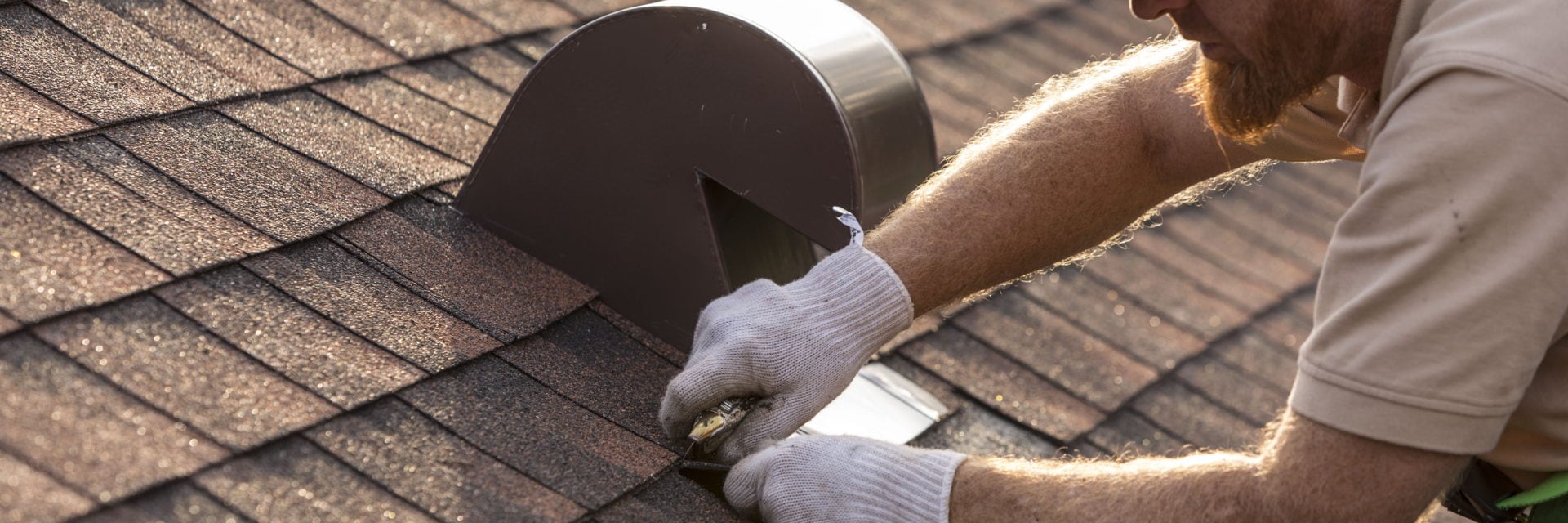 GAF certified roofer installing shingles on roof