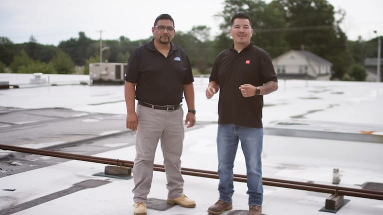 Video start for Roof it Right commercial roofing installation series at GAF in Spanish