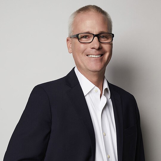 Headshot of Pete Vollmar, SVP of Sales Operations of GAF.