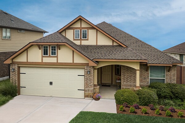 House with Timberline UHDZ® Shingles in the color Barkwood.