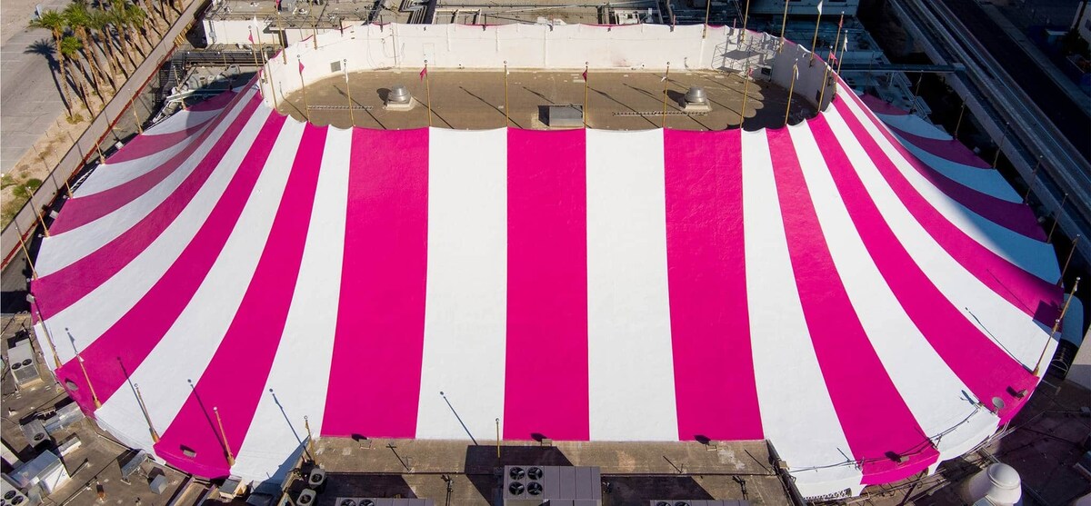 Rear view of Circus Circus roof