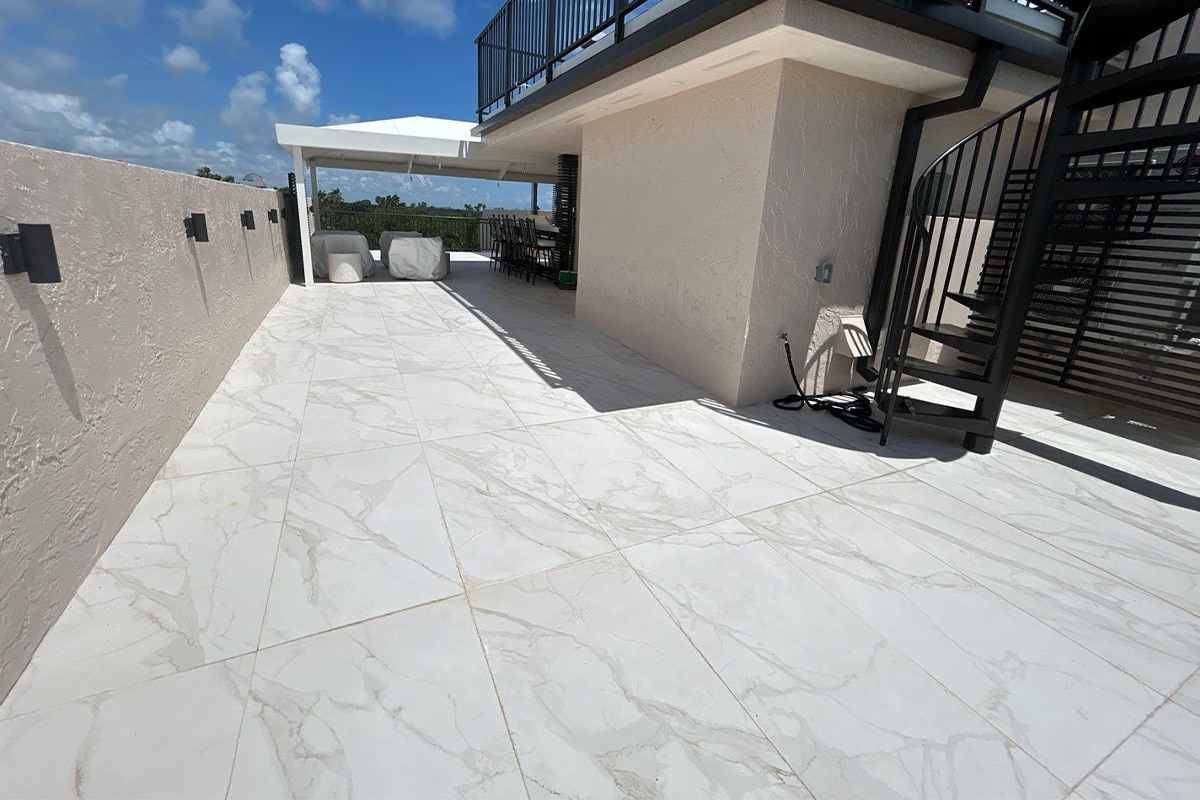 A side view of an amenity roof deck using GAF overburden roofing materials at the Paradise Point Townhomes in FL.