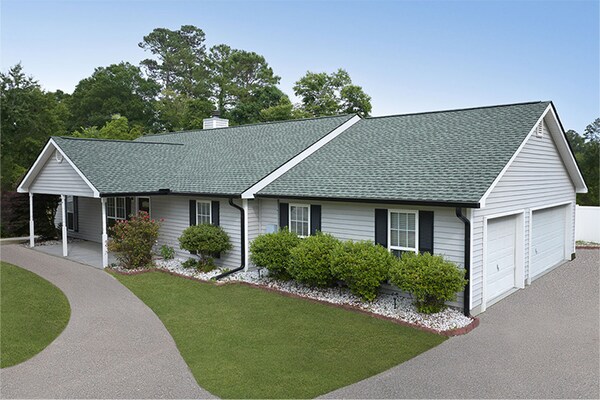 Single-story house with Timberline UHDZ® Shingles.